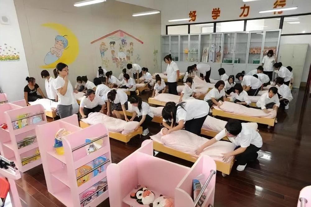 幼儿教育--幼儿教育学什么做什么的?广东省最好的学校 全日制专科 本科 先进的教学设备
